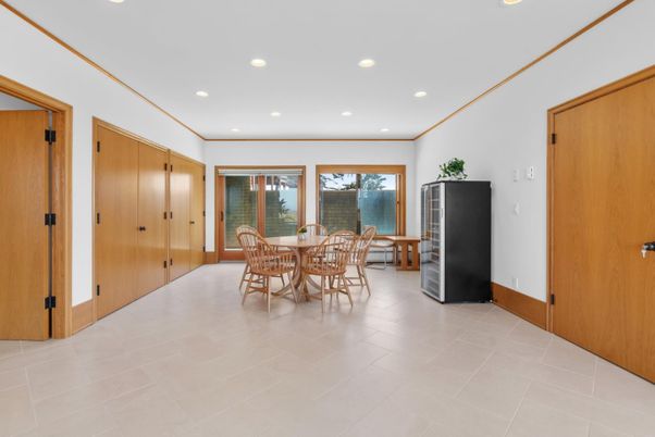 Dining room, Interior, Recessed Lighting