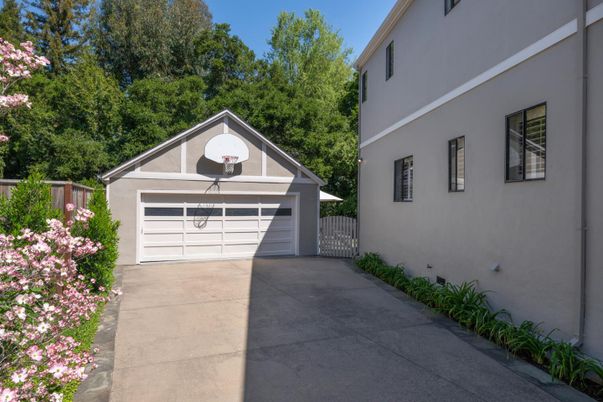 Detached Garage, Exterior
