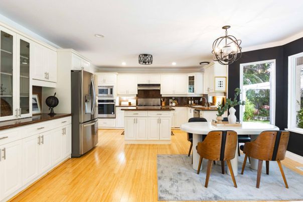 Chandelier, Dining room, Interior, Kitchen, Recessed Lighting, Stainless Steel Appliances, Wood Texture Flooring