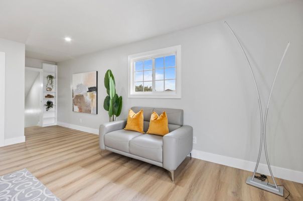 Interior, Recessed Lighting, Wood Texture Flooring