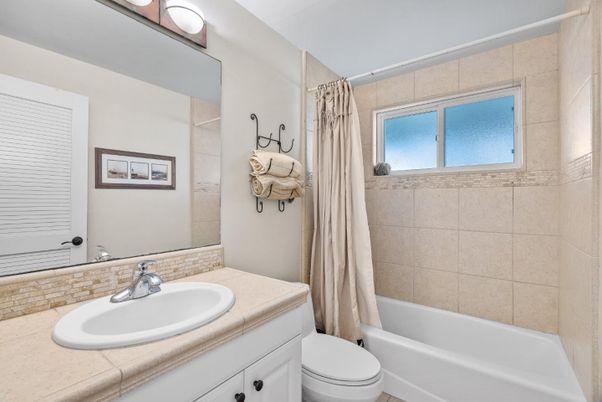 Bathroom, Interior, Tile Countertops