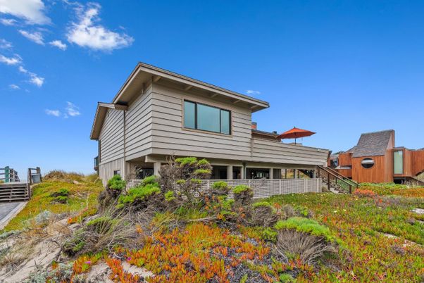 Backyard, Exterior, Facade, Modern