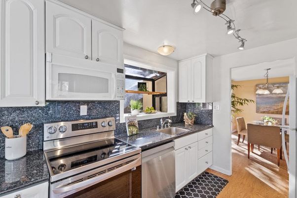 Dining room, Interior, Kitchen, Stainless Steel Appliances, Wood Texture Flooring