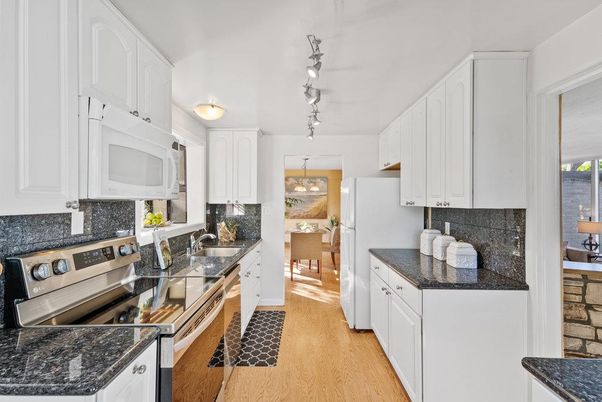 Dining room, Interior, Kitchen, Pendant Lights, Wood Texture Flooring