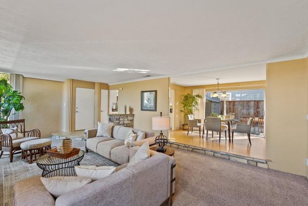 Chandelier, Dining room, Interior, Living room