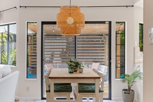 Chandelier, Dining room, Interior