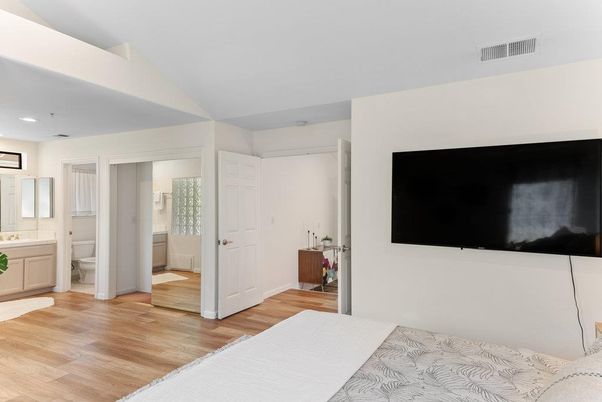 Bathroom, Interior, Recessed Lighting, Wood Texture Flooring