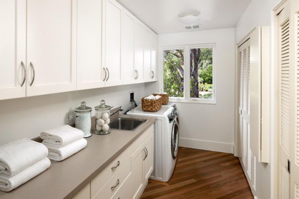 Interior, Washer, Wood Texture Flooring