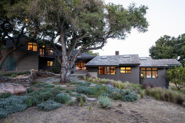 Backyard, Exterior, Facade, Split Level