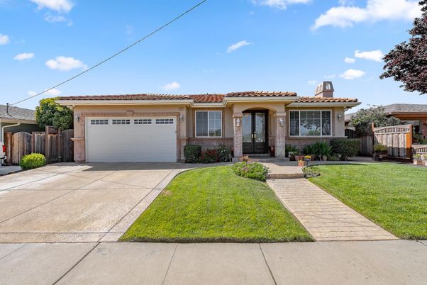 Attached, Exterior, Facade, Mediterranean