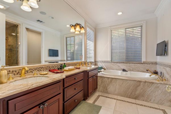 Bathroom, Dual Sink Vanities, Interior, Recessed Lighting