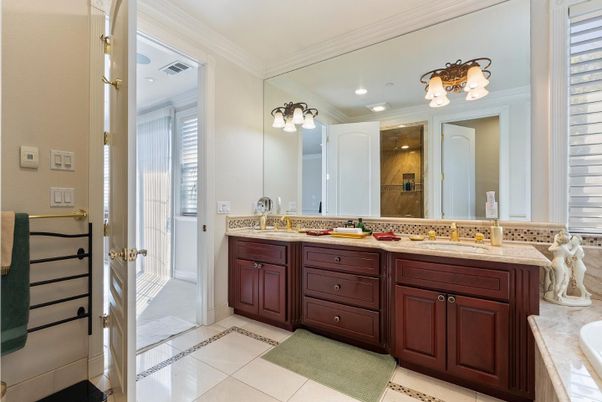 Bathroom, Dual Sink Vanities, Interior, Recessed Lighting