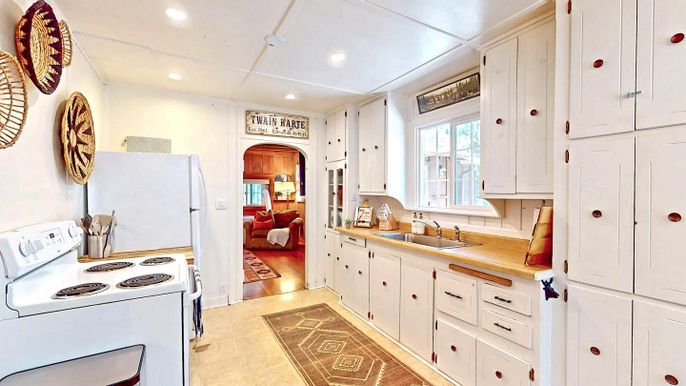 Interior, Kitchen, Recessed Lighting, Wood Texture Flooring