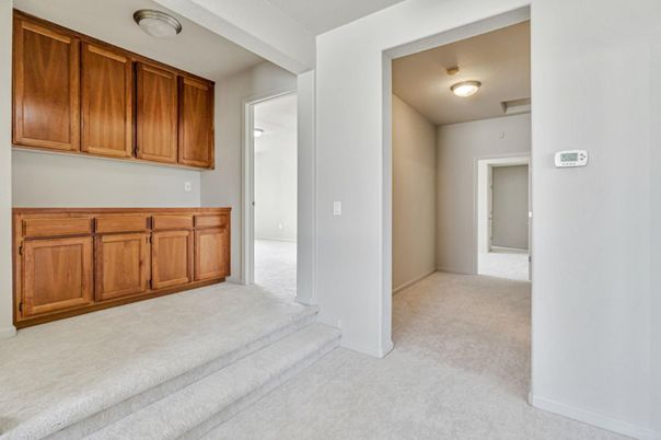 Empty room, Interior