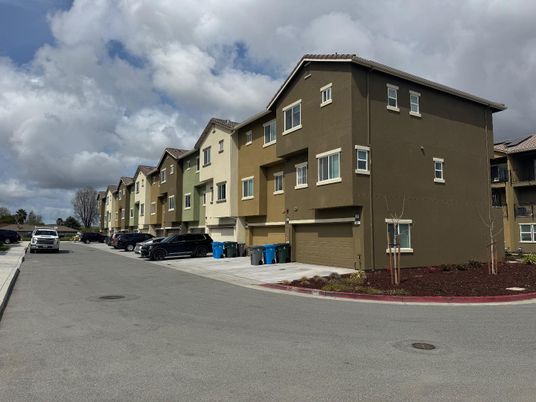 Attached, Exterior, Facade, Mediterranean