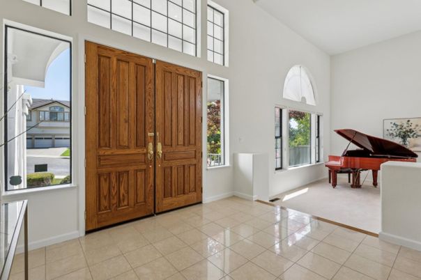 Interior, Piano