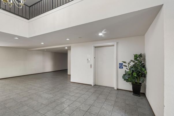 Elevator, Empty room, Interior, Recessed Lighting