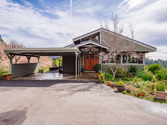 Exterior, Facade, American Craftsman