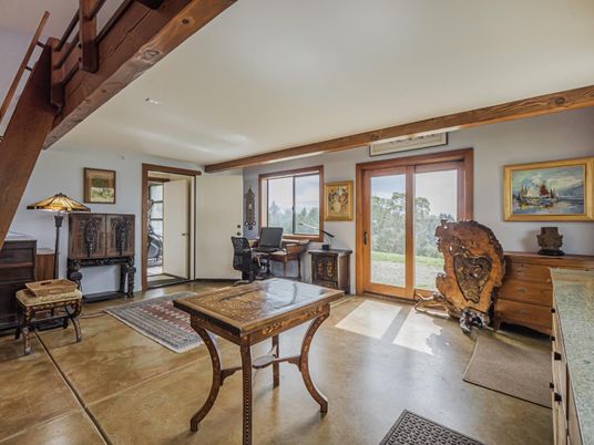Home Office, Interior