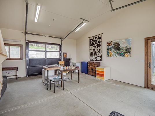 Home Office, Interior