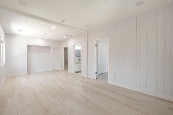 Empty room, Interior, Recessed Lighting, Wood Texture Flooring