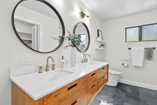 Bathroom, Dual Sink Vanities, Interior