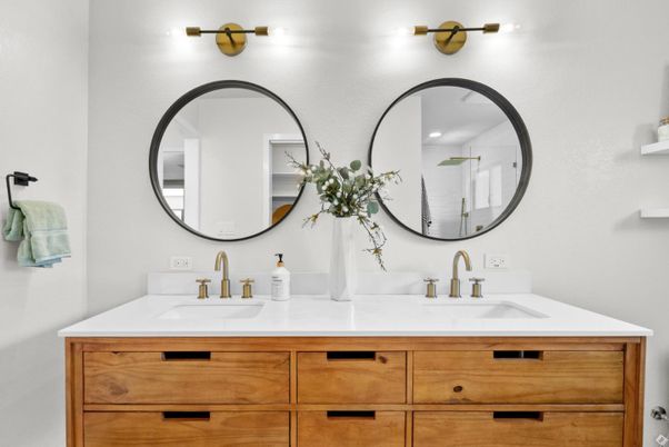 Bathroom, Dual Sink Vanities, Interior