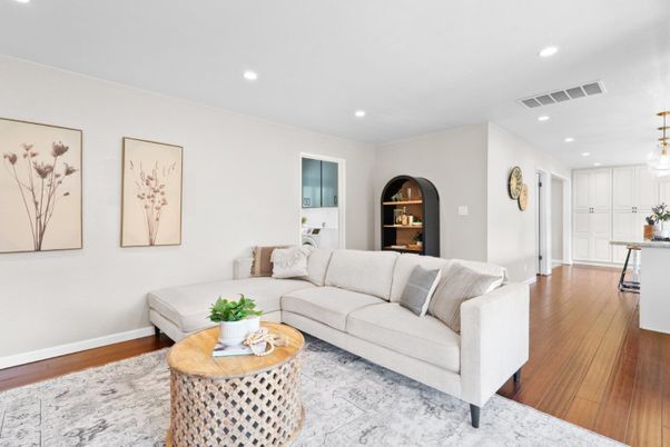 Interior, Living room, Pendant Lights, Recessed Lighting, Wood Texture Flooring