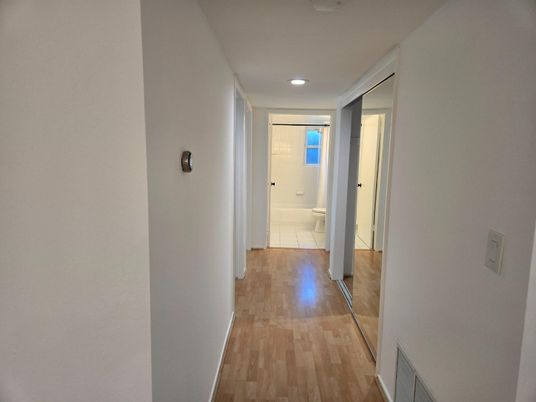 Interior, Recessed Lighting, Wood Texture Flooring