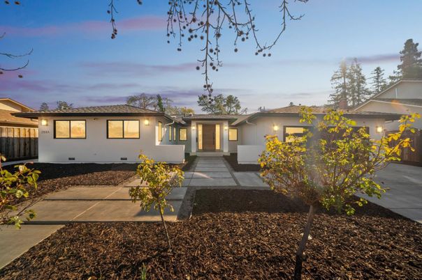 Backyard, Exterior, Facade, Ranch