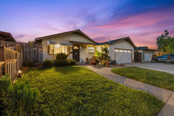Attached, Backyard, Exterior, Facade, Modern