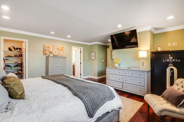 Bedroom, Interior, Recessed Lighting, Wood Texture Flooring