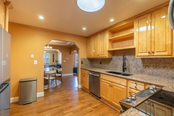 Chandelier, Dining room, Interior, Kitchen, Recessed Lighting, Wood Texture Flooring