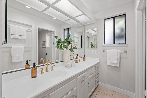 Bathroom, Dual Sink Vanities, Interior, Recessed Lighting