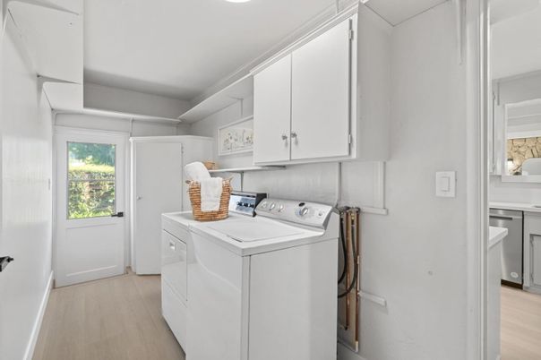 Interior, Washer, Wood Texture Flooring