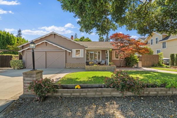 Attached, Exterior, Facade, Ranch