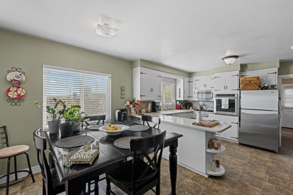 Dining room, Interior, Kitchen, Stainless Steel Appliances