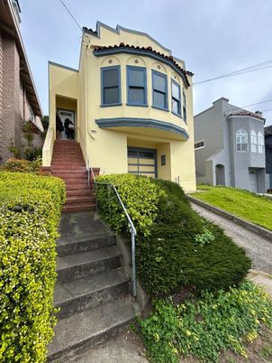 Exterior, Facade, Mediterranean