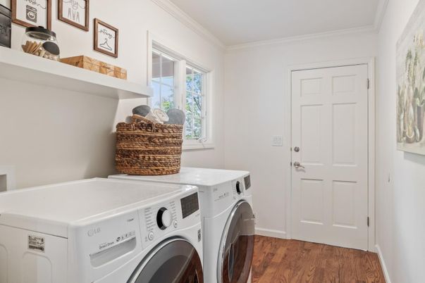 Interior, Washer, Wood Texture Flooring