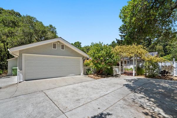 Detached Garage, Exterior