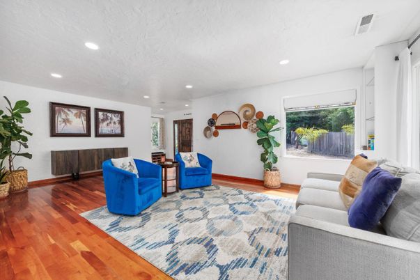 Interior, Living room, Recessed Lighting, Wood Texture Flooring