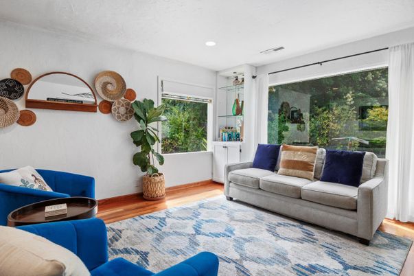 Interior, Living room, Recessed Lighting, Wood Texture Flooring
