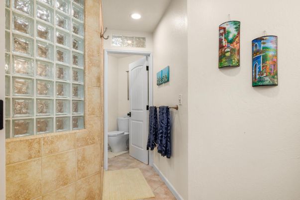 Bathroom, Interior, Recessed Lighting