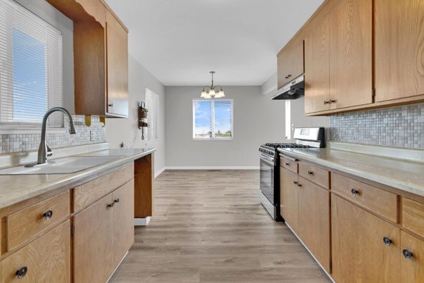 Chandelier, Interior, Kitchen, Wood Texture Flooring