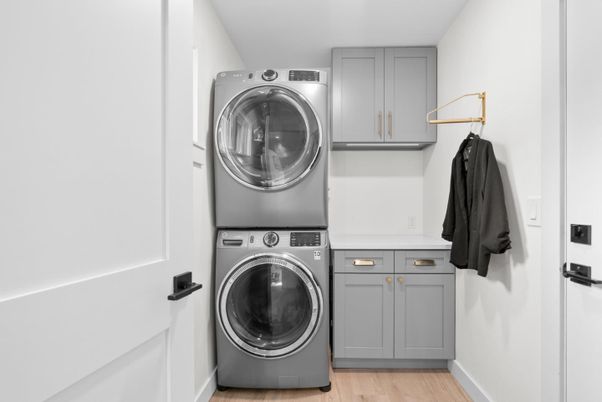 Interior, Utility Closets, Washer, Wood Texture Flooring