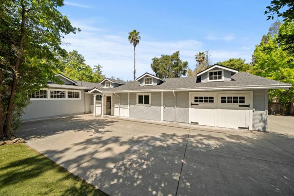 Attached, Exterior, Facade, Ranch