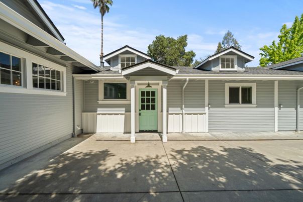 Attached, Exterior, Facade, None