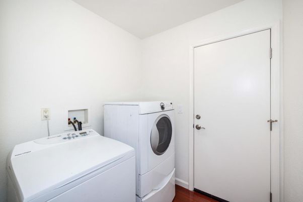Interior, Washer, Wood Texture Flooring
