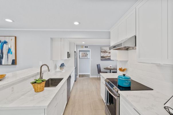 Dining room, Interior, Kitchen, Recessed Lighting, Wood Texture Flooring