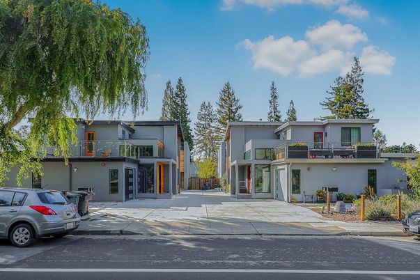 Exterior, Facade, Modern